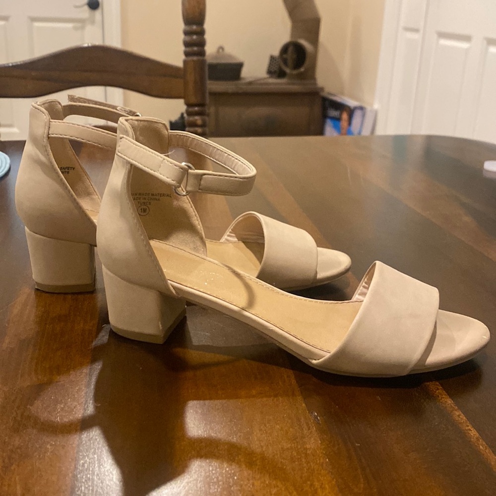 Children's size 1 nude heel